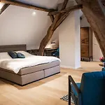 Kasteel Wolfrath Bed & Breakfast Born