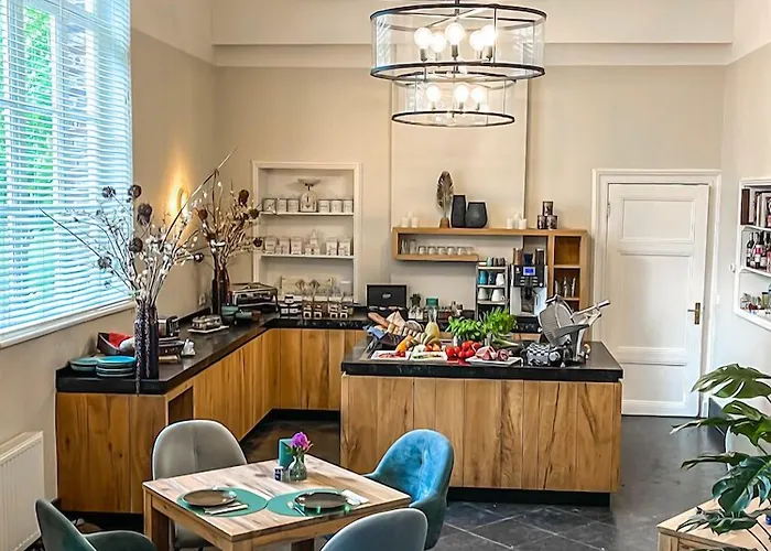 Kasteel Wolfrath Bed & Breakfast Born