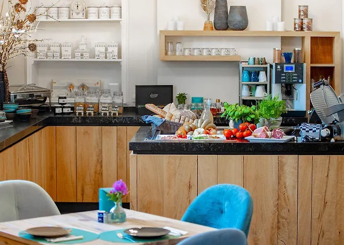 Kasteel Wolfrath 3* בורן